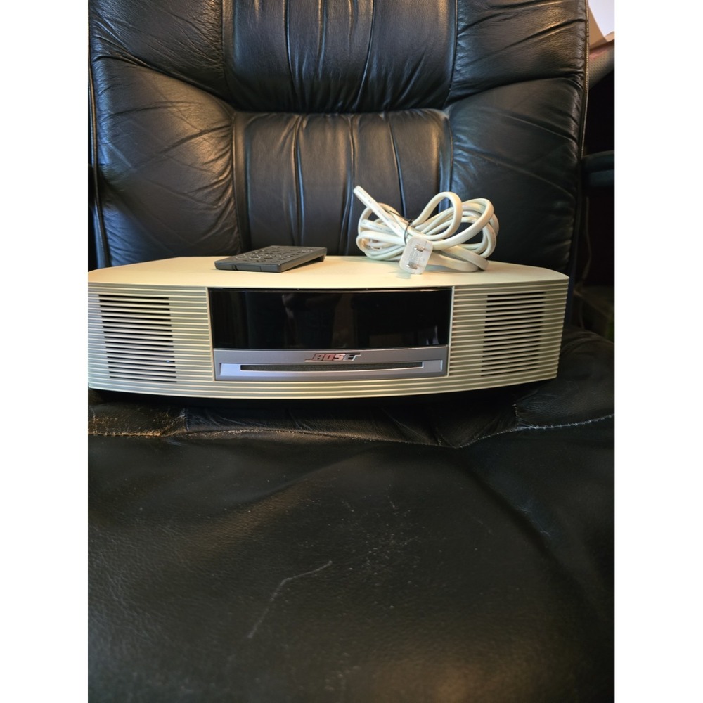 Bose Wave Music System AWRCC2 AM/FM CD Clock Radio AUX (CD doesn't work)